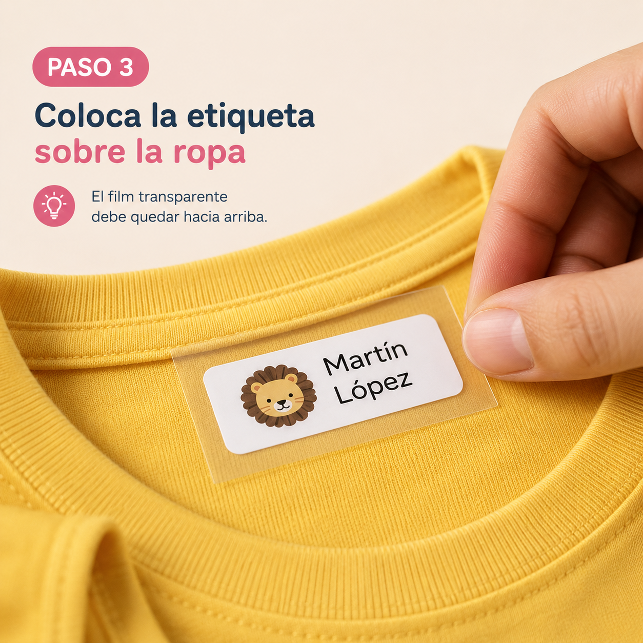 Colocar la etiqueta sobre la ropa con el film transparente hacia arriba